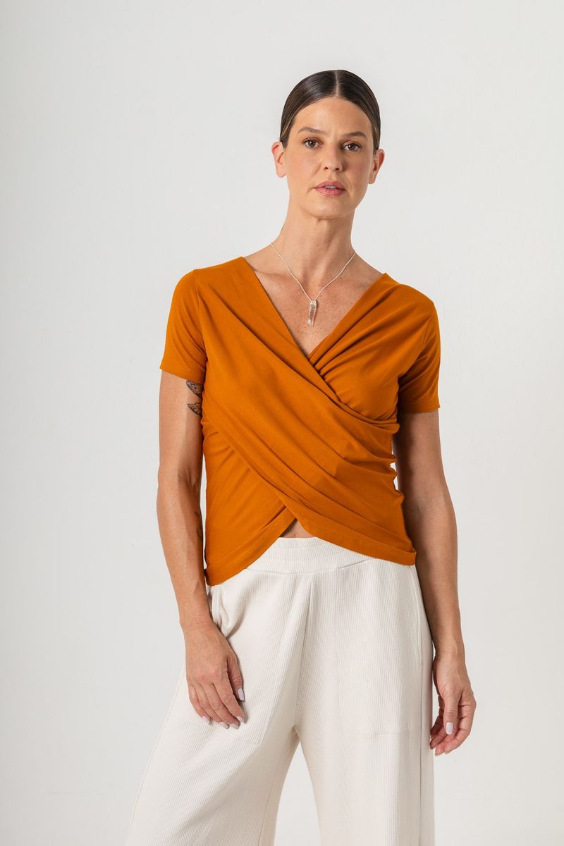 Blusa de Malha Mostarda Decote Transpassado