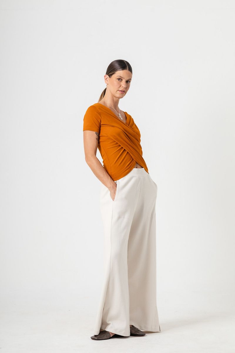 Blusa de Malha Mostarda Decote Transpassado