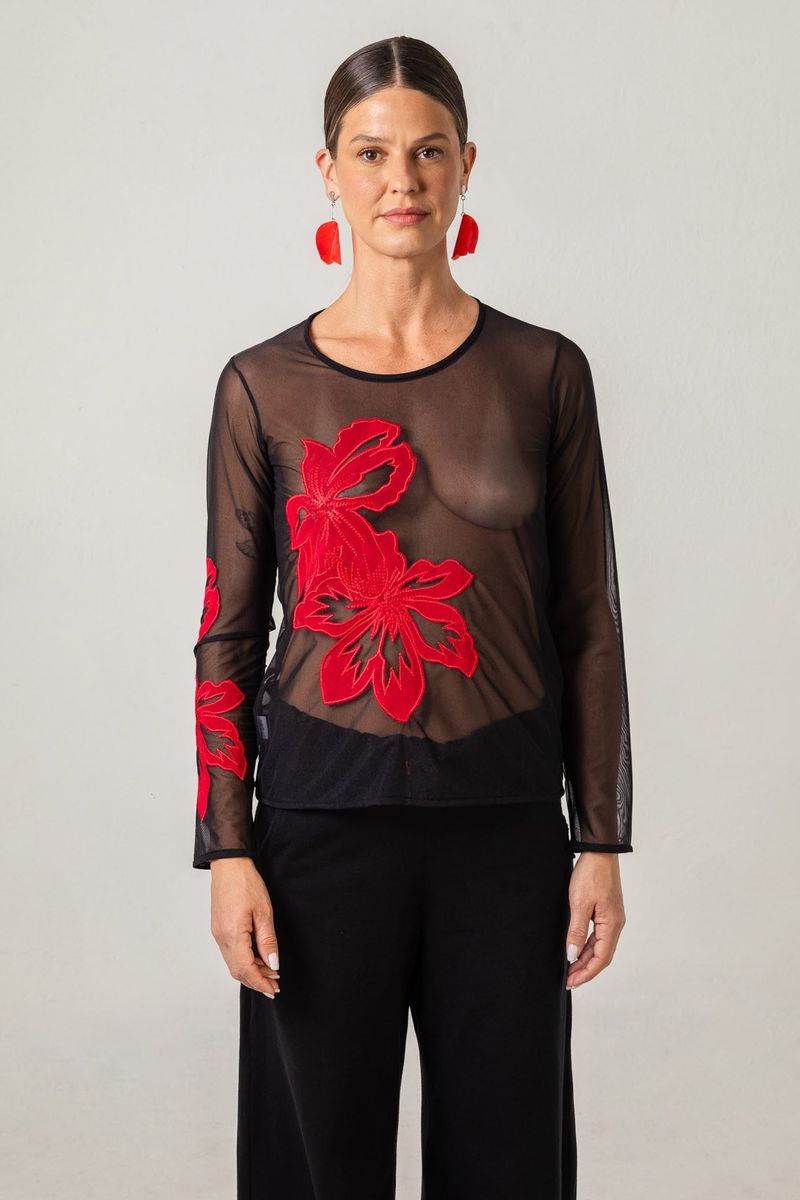 Blusa de Tule preta com aplicação vermelha