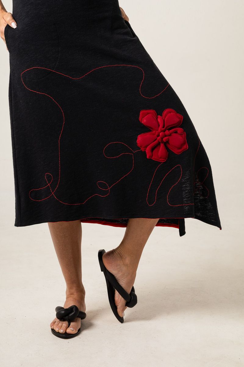 Vestido Midi de Malha Preto Com Bordados Linha