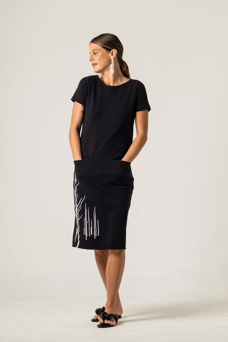 Vestido Curto de Malha Preto Estampa Ramos