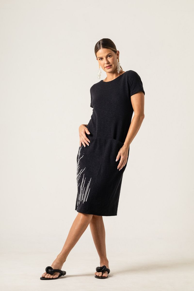 Vestido Curto de Malha Preto Estampa Ramos