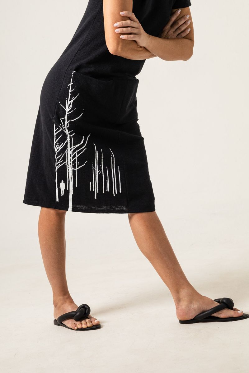 Vestido Curto de Malha Preto Estampa Ramos
