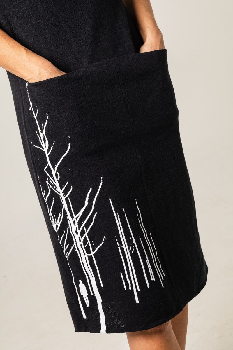 Vestido Curto de Malha Preto Estampa Ramos
