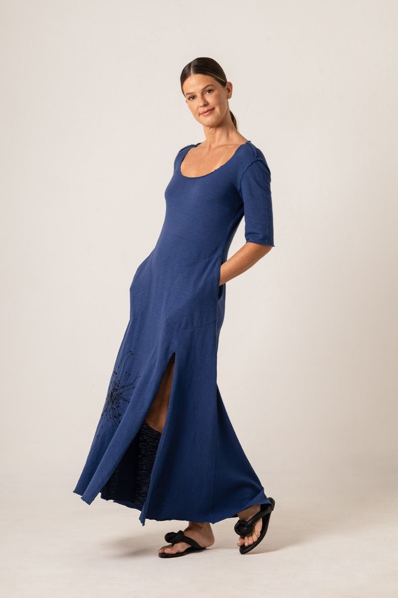 Vestido Longo de Malha Azul Bordado