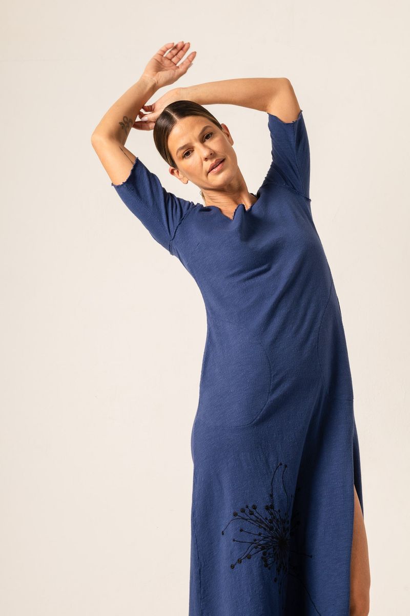 Vestido Longo de Malha Azul Bordado