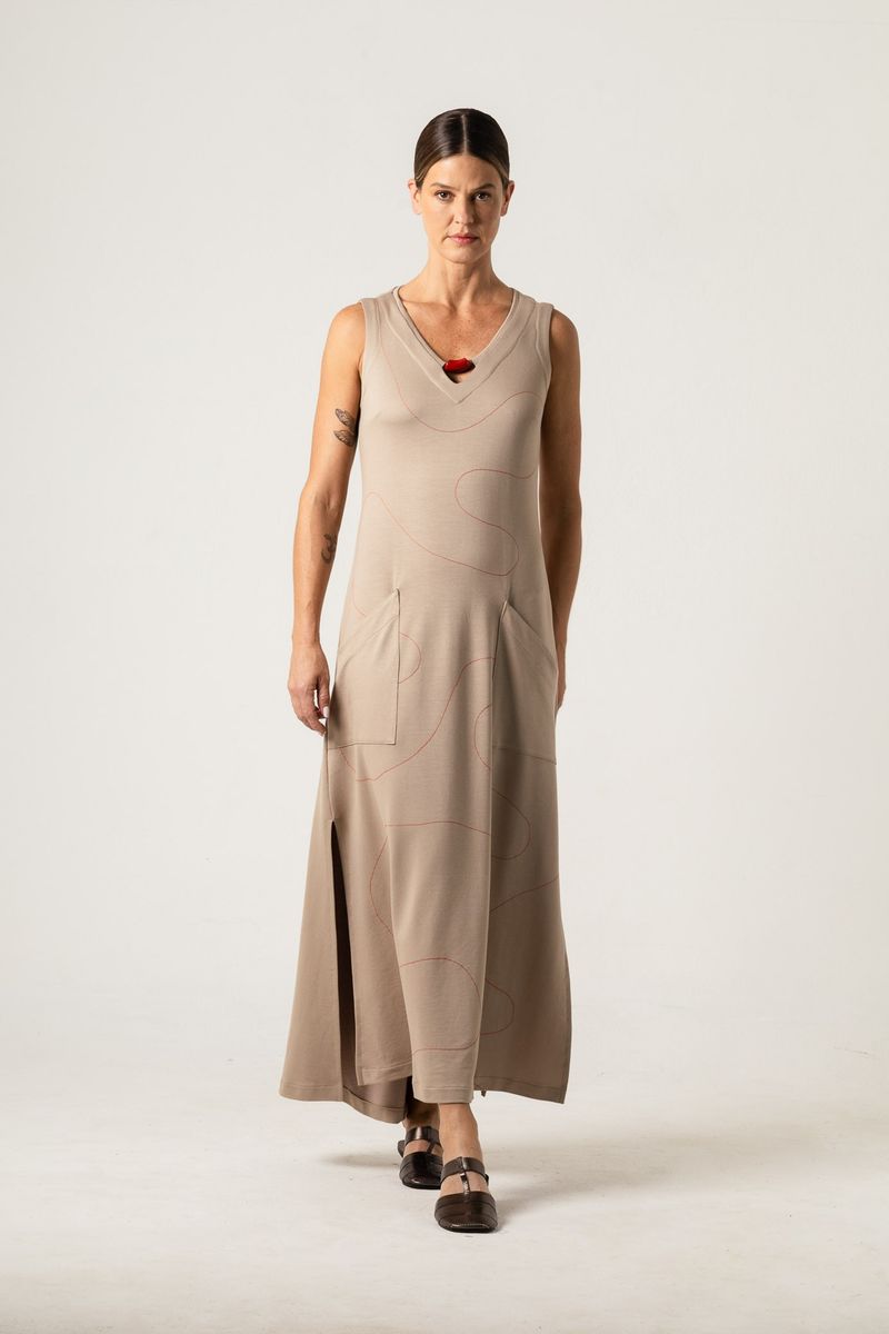 Vestido Longo Off White com colar Vermelho
