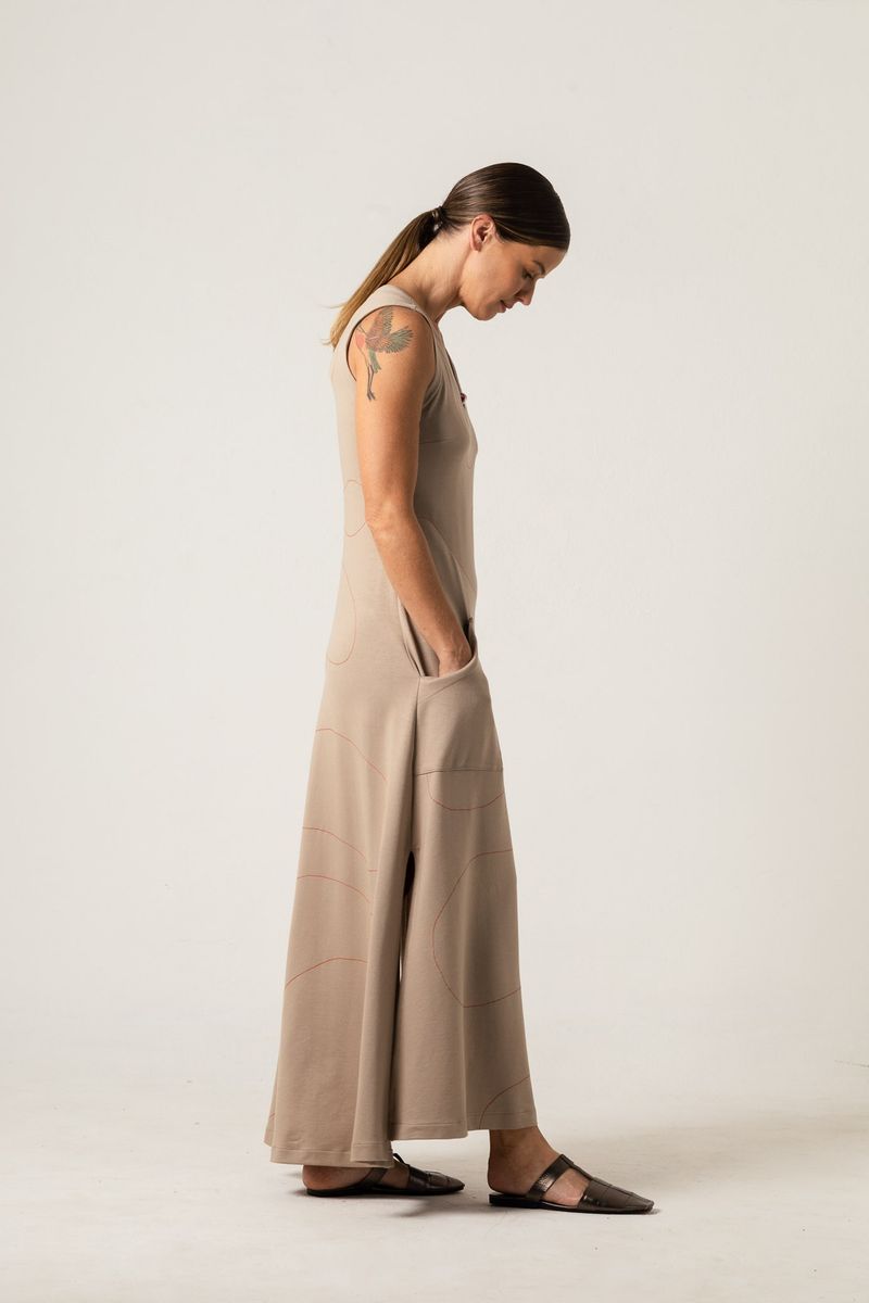 Vestido Longo Off White com colar Vermelho