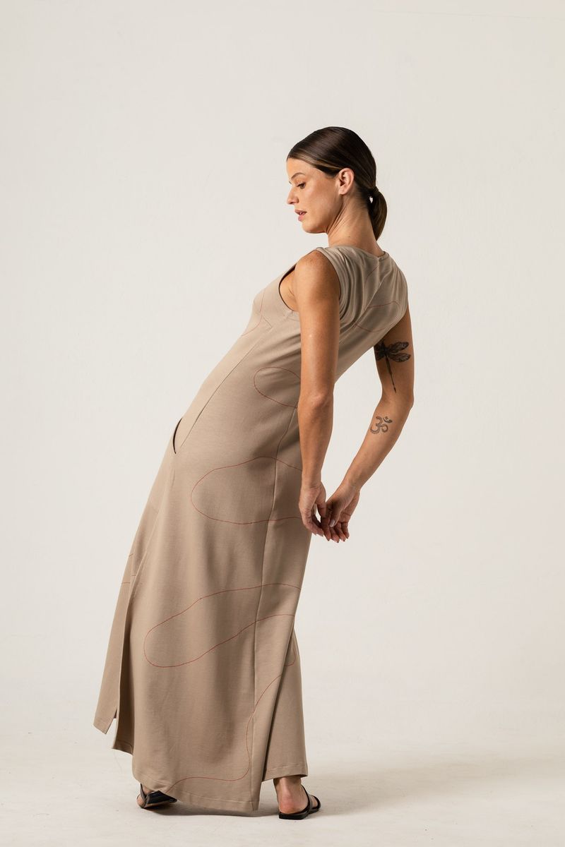 Vestido Longo Off White com colar Vermelho