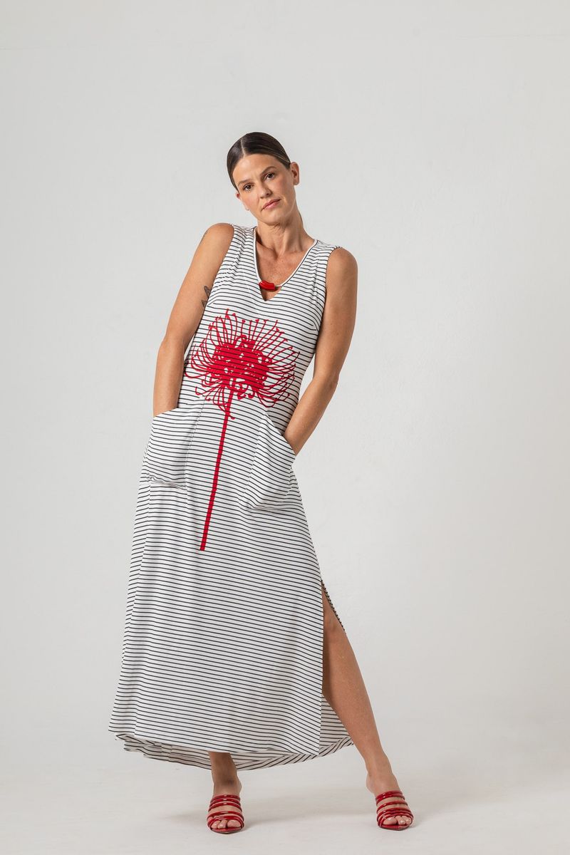 Vestido Longo Listrado Colar Vermelho