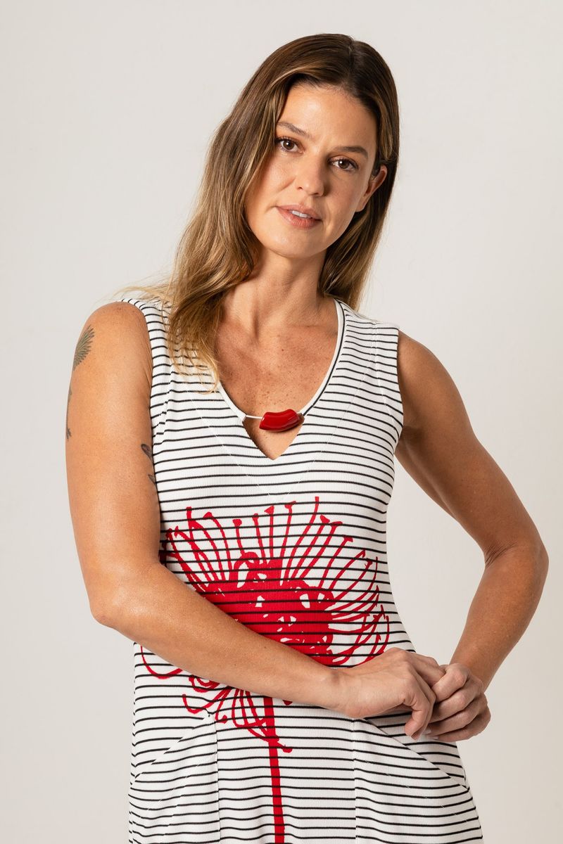 Vestido Longo Listrado Colar Vermelho