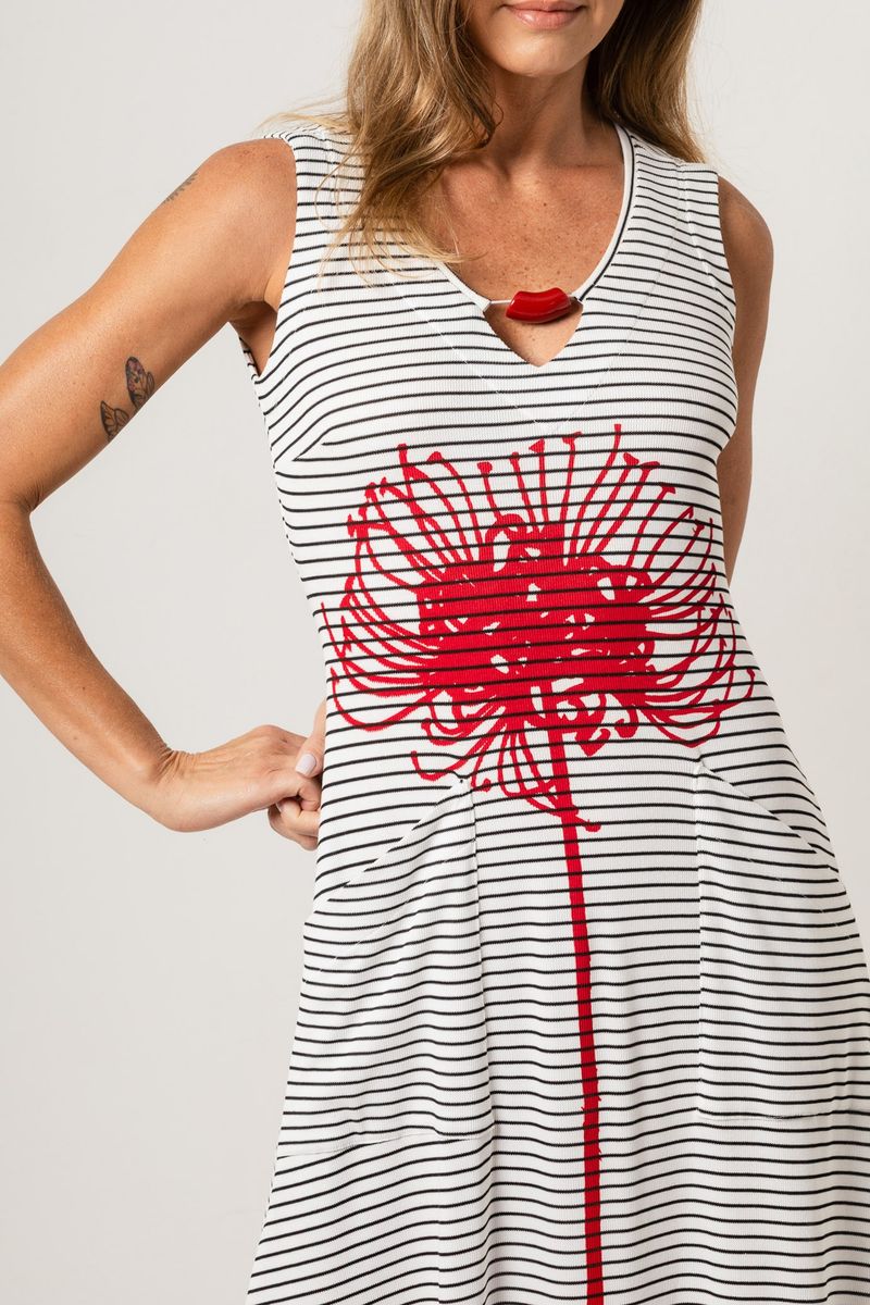 Vestido Longo Listrado Colar Vermelho