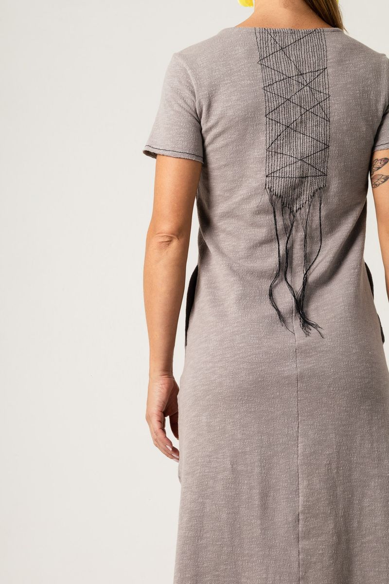 Vestido Curto de Malha Cinza Costa Costura Linha