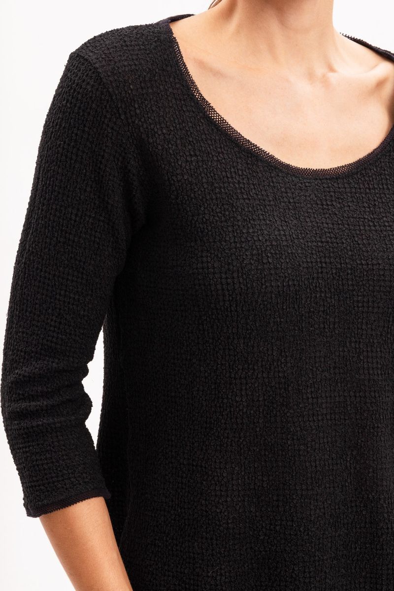 Blusa de Malha Preta com Acabamento em Tule