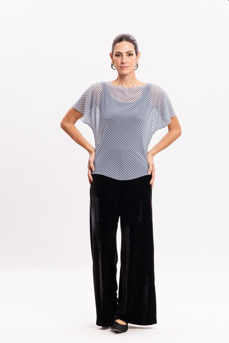 Blusa de Tule Azul Claro Poá com Decote Canoa