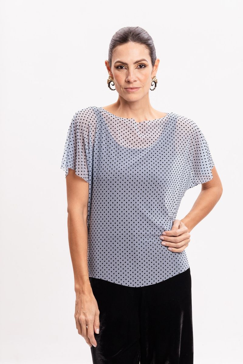 Blusa de Tule Azul Claro Poá com Decote Canoa