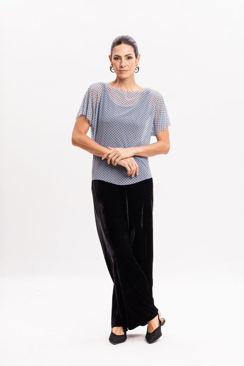 Blusa de Tule Azul Claro Poá com Decote Canoa