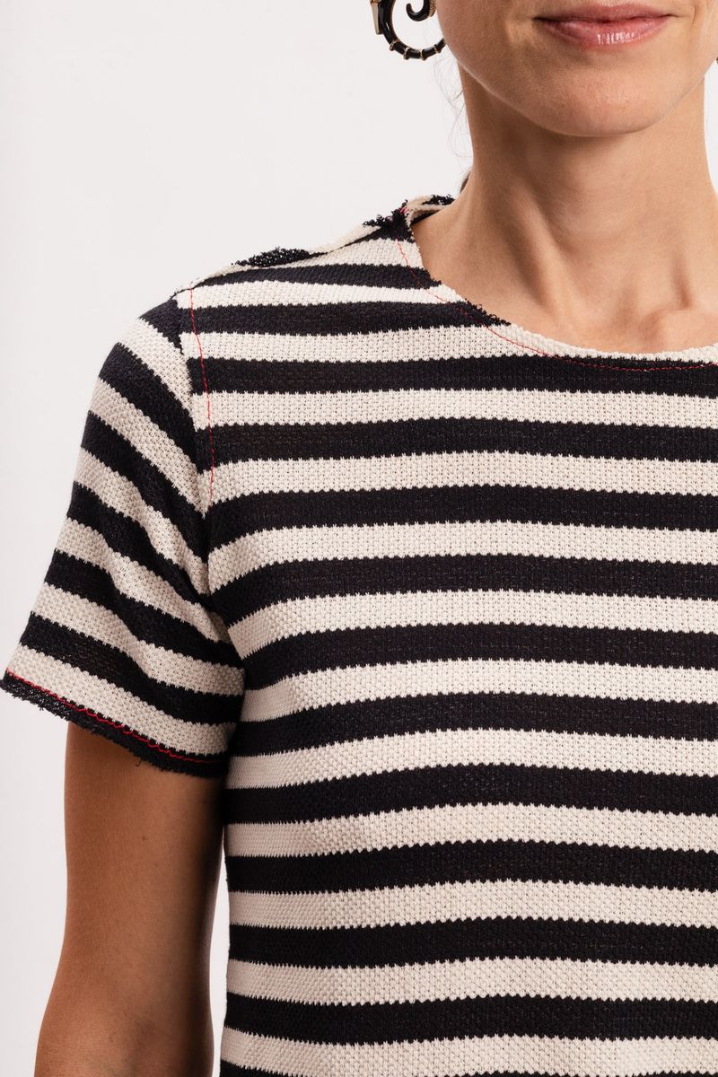 Blusa de Malha Listrada com Presponto Vermelho
