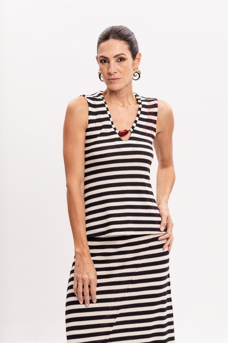 Blusa de Malha Listrada com Colar Vermelho