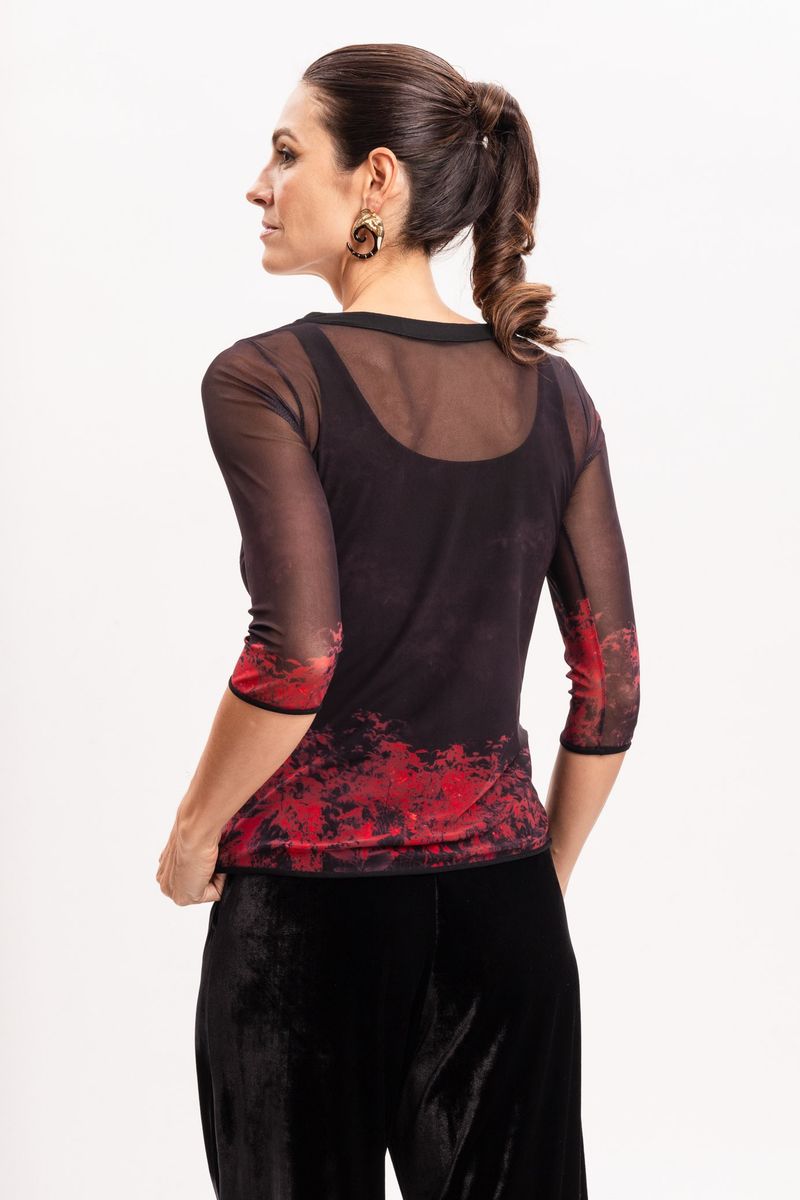 Blusa de Tule Preta com Franzido Estampa Lobo