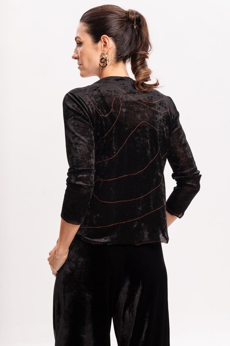 Blusa Preta em Veludo com Presponto Vermelho