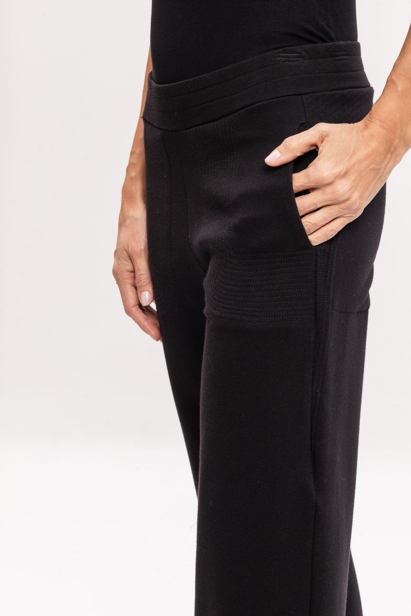Calça Preta em Moletom com Presponto