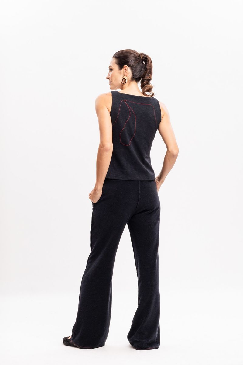 Calça Pantalona Preta em Plush com Pesponto Vermelho