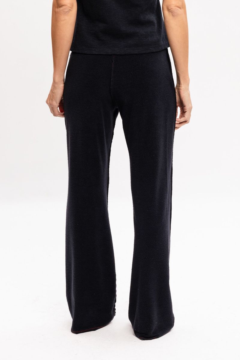 Calça Pantalona Preta em Plush com Pesponto Vermelho