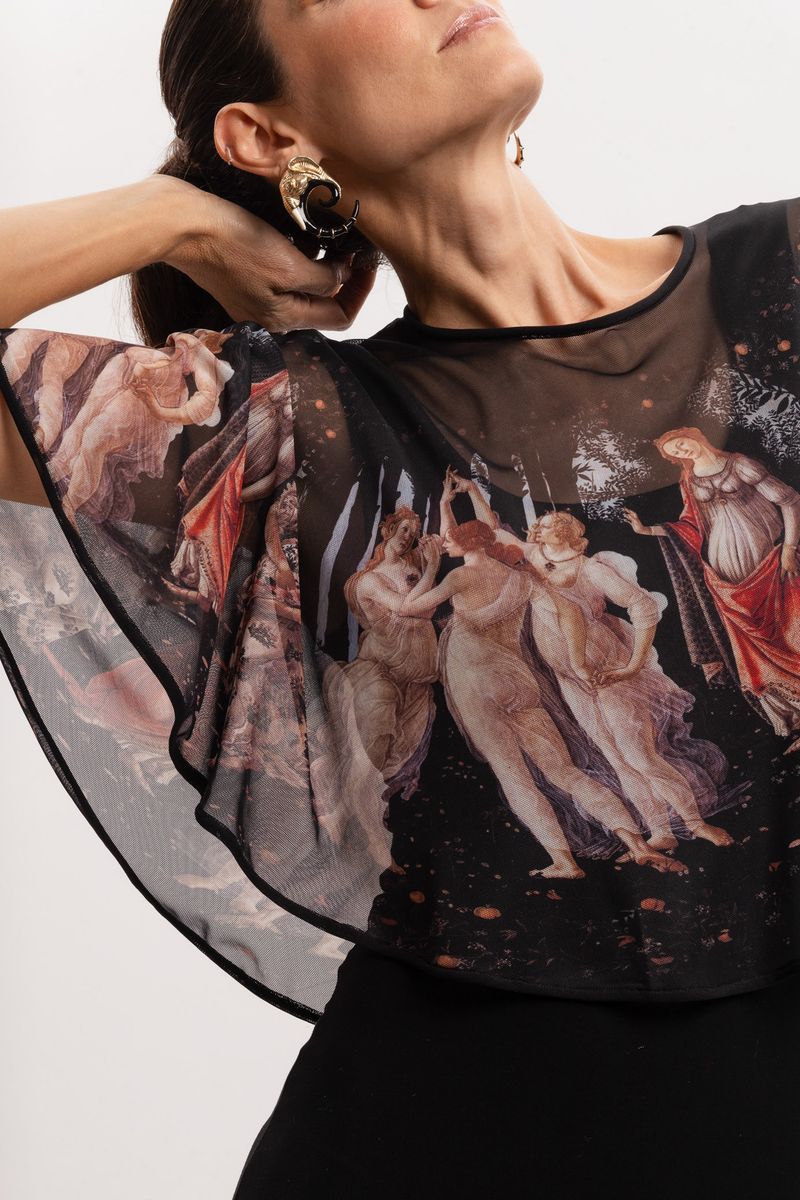 Poncho em Tule Estampado Três Graças