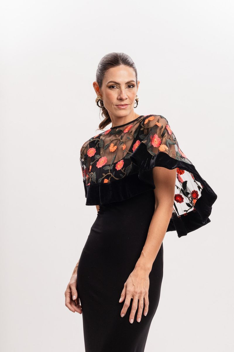 Poncho em Renda Preta com Flores Laranja
