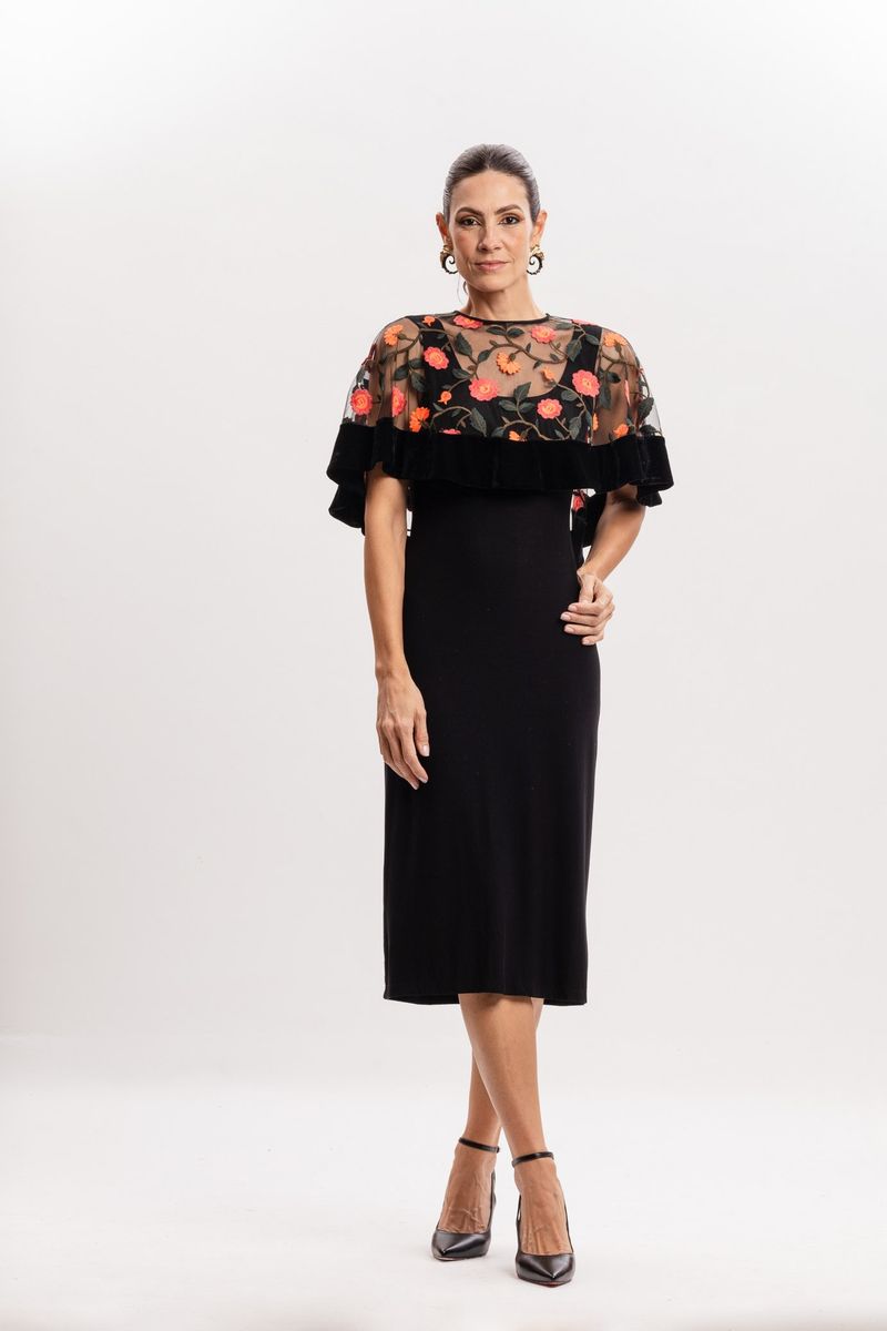 Poncho em Renda Preta com Flores Laranja