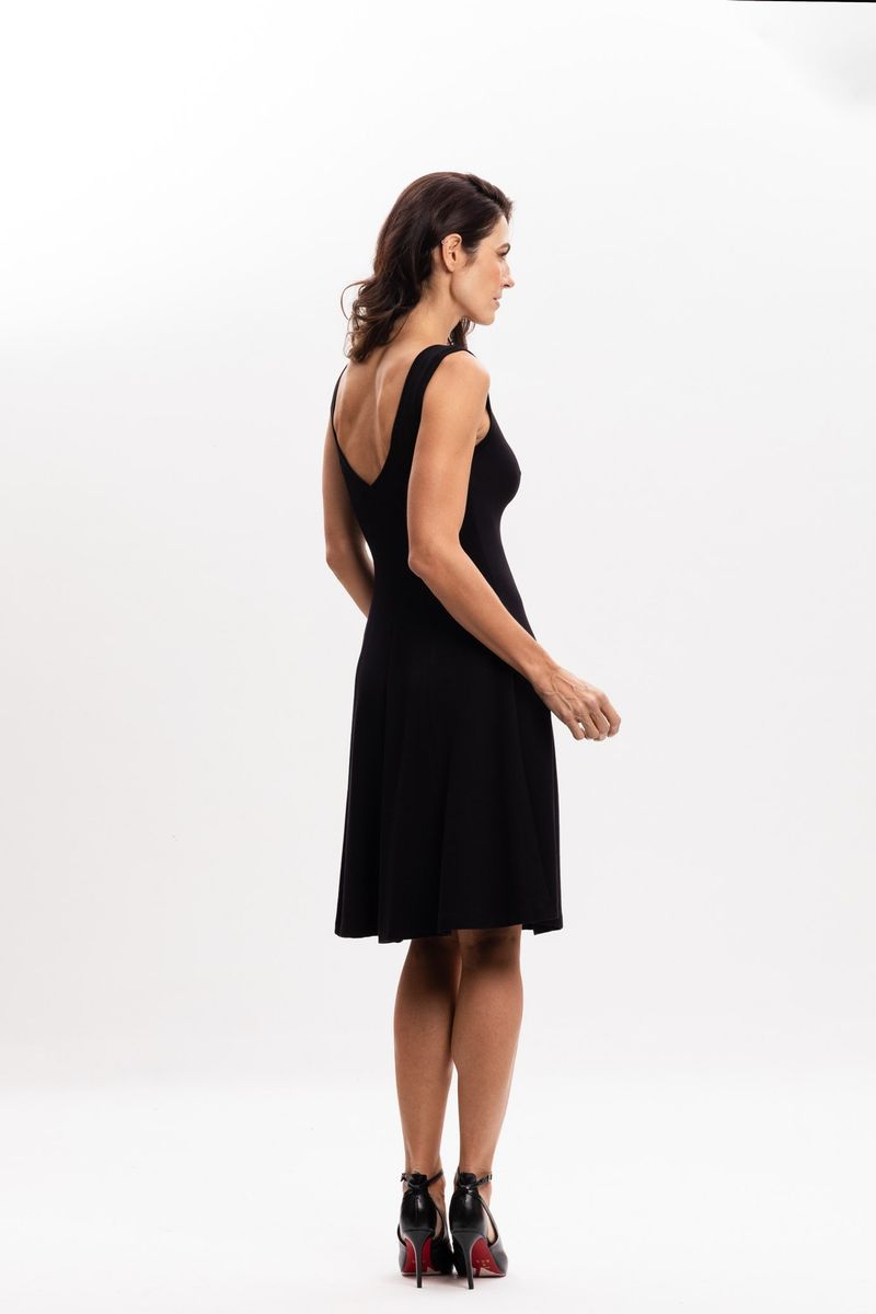 Vestido Curto Preto em Malha com Recortes