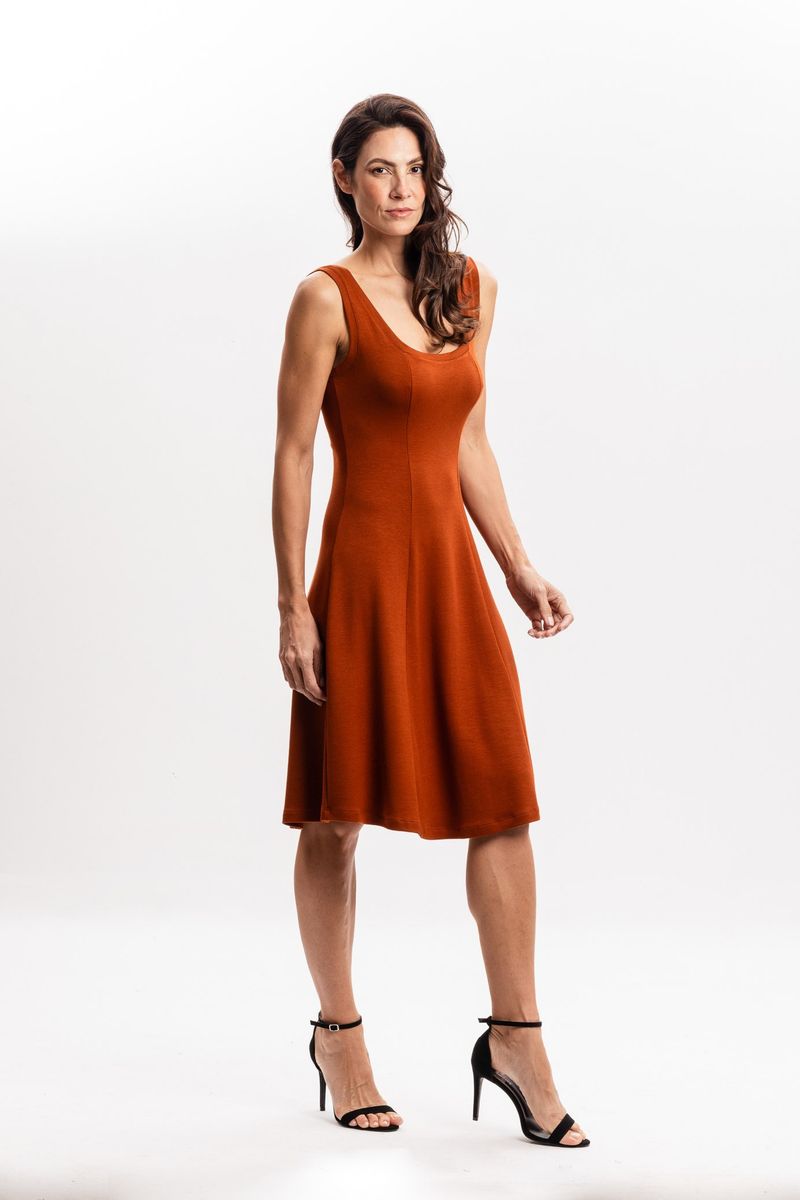 Vestido Curto Ferrugem em Malha com Recortes