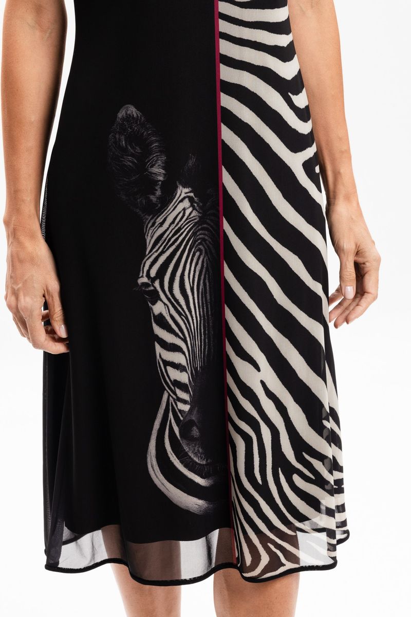 Vestido Curto em Tule Listras Zebrada