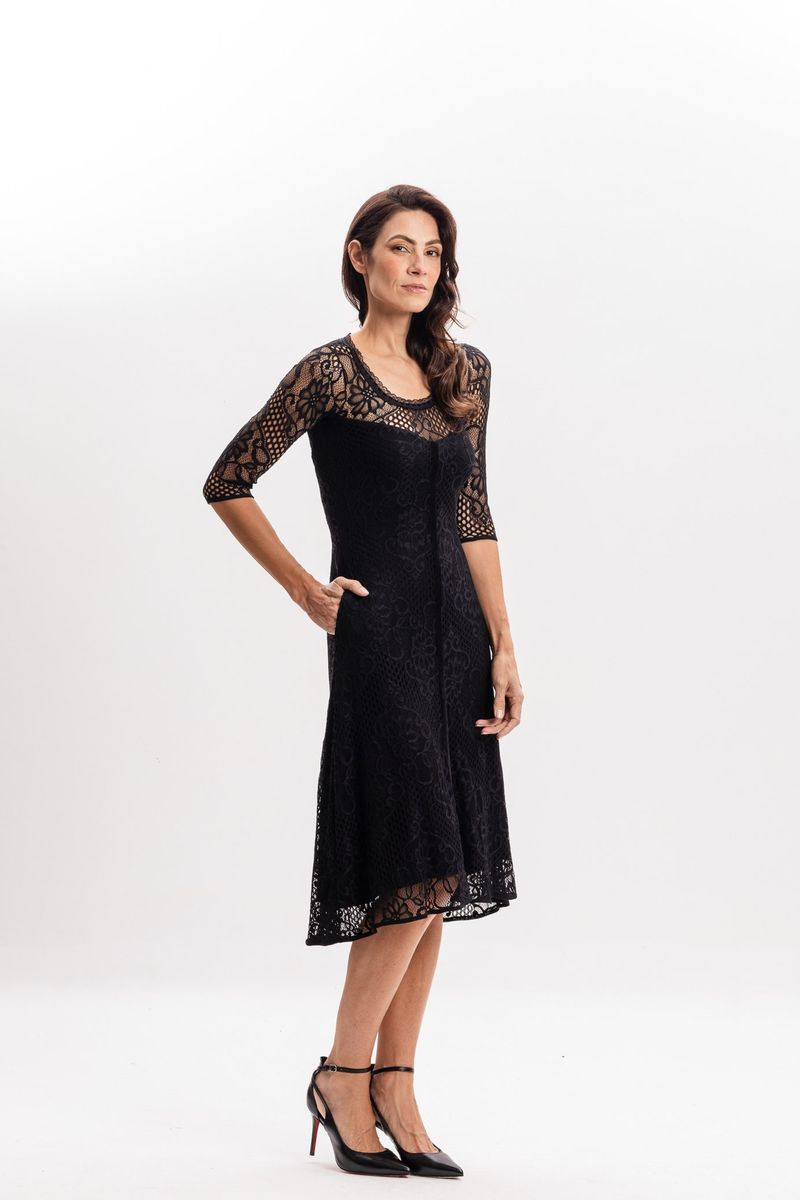 Vestido Curto em Renda Preta com Passa Fita