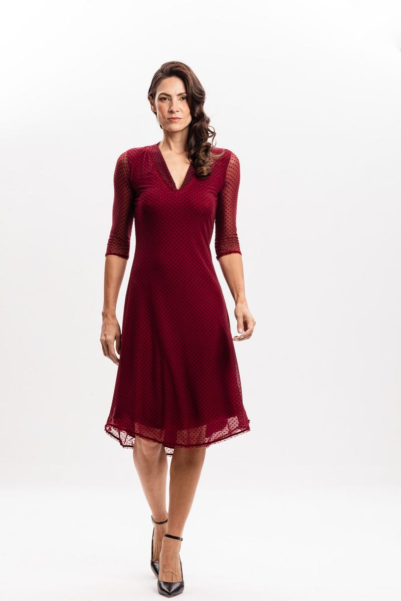 Vestido em Tule Flocado Bordô com Decote V