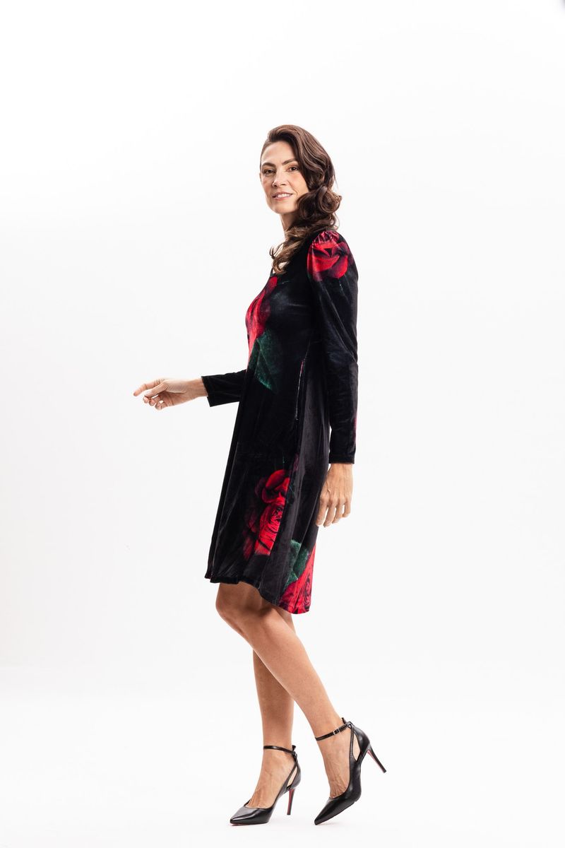 Vestido em Plush Estampado com Bolso Rosa Vermelha
