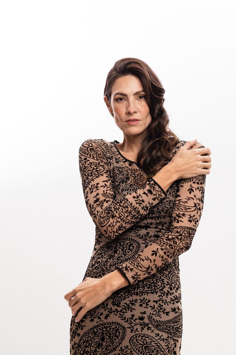 Vestido em Tule Caxemira com Manga Longa