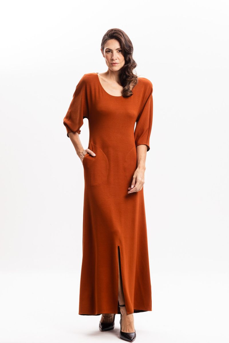 Vestido Longo em Malha Terracota com Manga Morcego