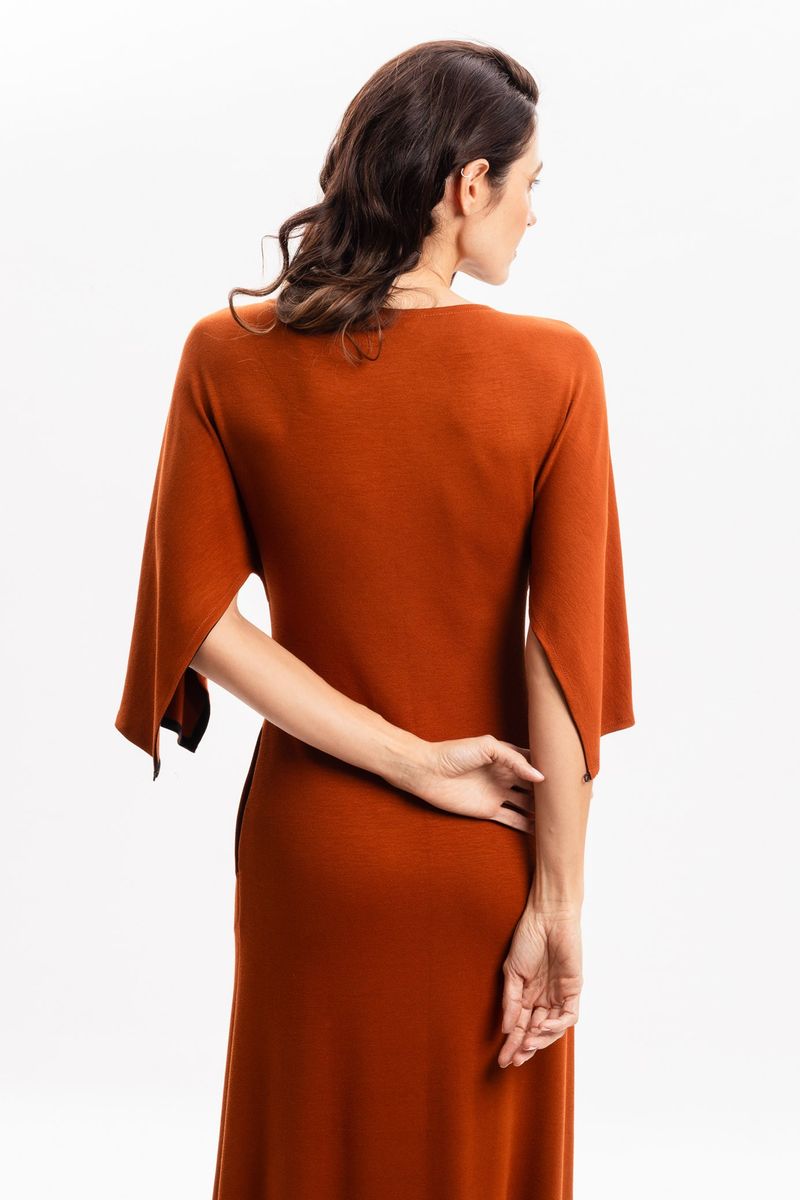Vestido Longo em Malha Terracota com Manga Morcego