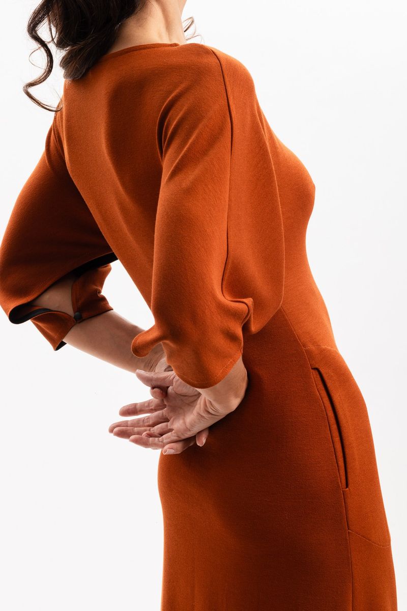 Vestido Longo em Malha Terracota com Manga Morcego