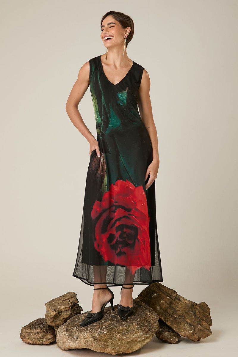Vestido Longo de Tule Floral com Decote V Estampa Rosa