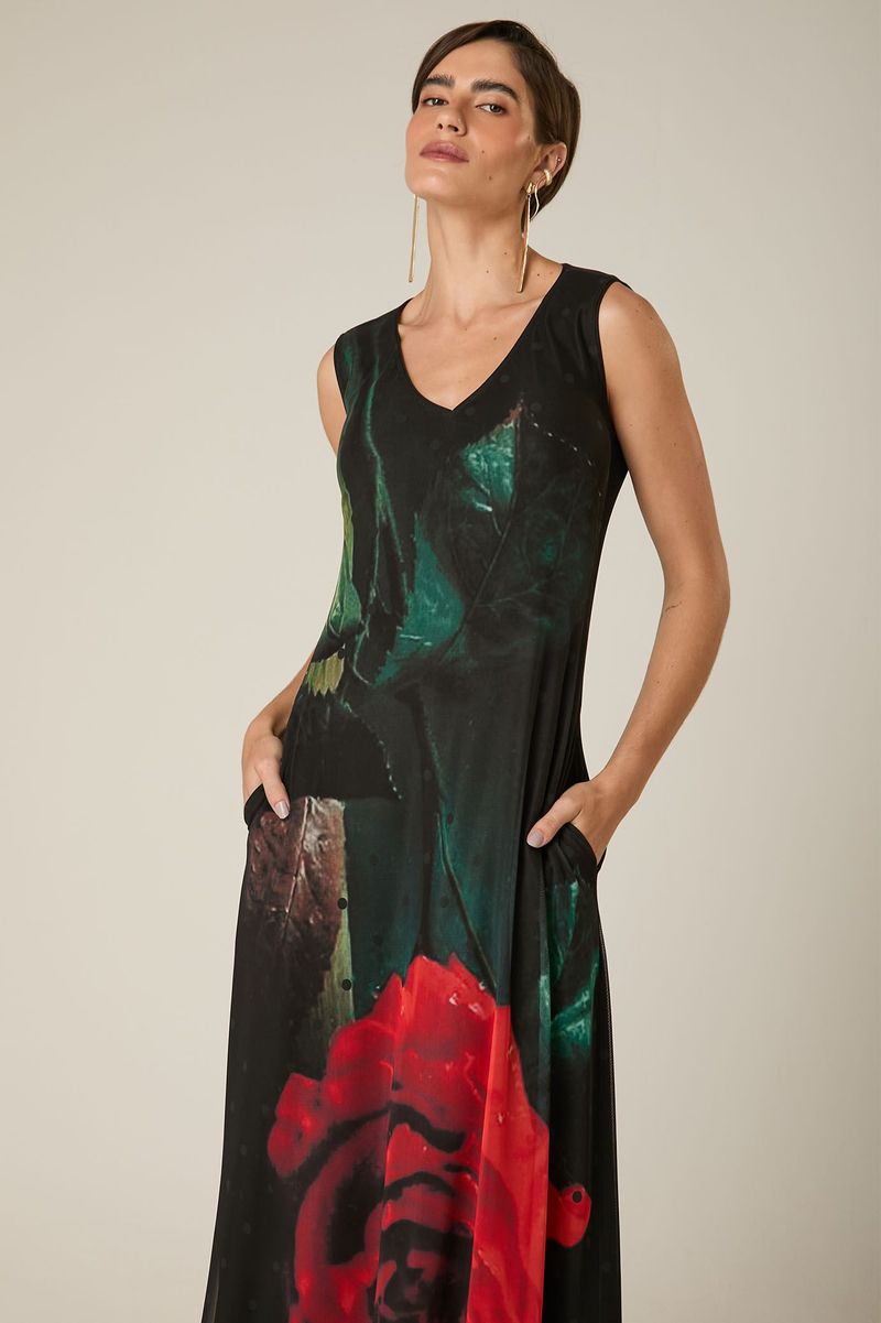 Vestido Longo de Tule Floral com Decote V Estampa Rosa