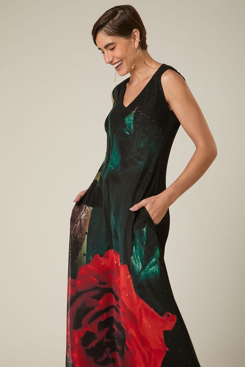 Vestido Longo de Tule Floral com Decote V Estampa Rosa