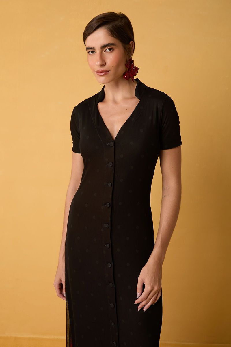 Vestido Chemise Longo de Tule Preto com Rosa Vermelha