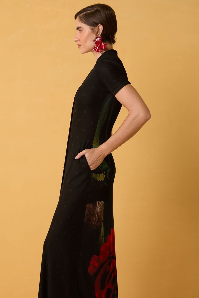 Vestido Chemise Longo de Tule Preto com Rosa Vermelha