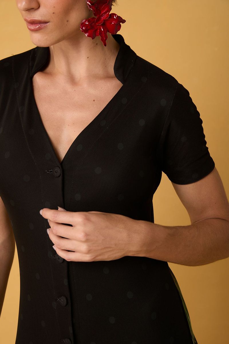 Vestido Chemise Longo de Tule Preto com Rosa Vermelha