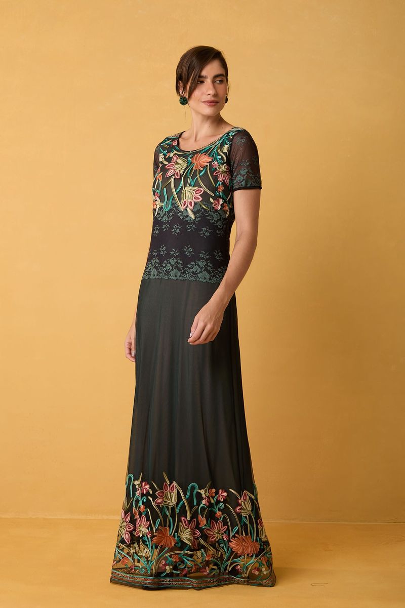Vestido Longo de Tule Preto com Bordado Floral