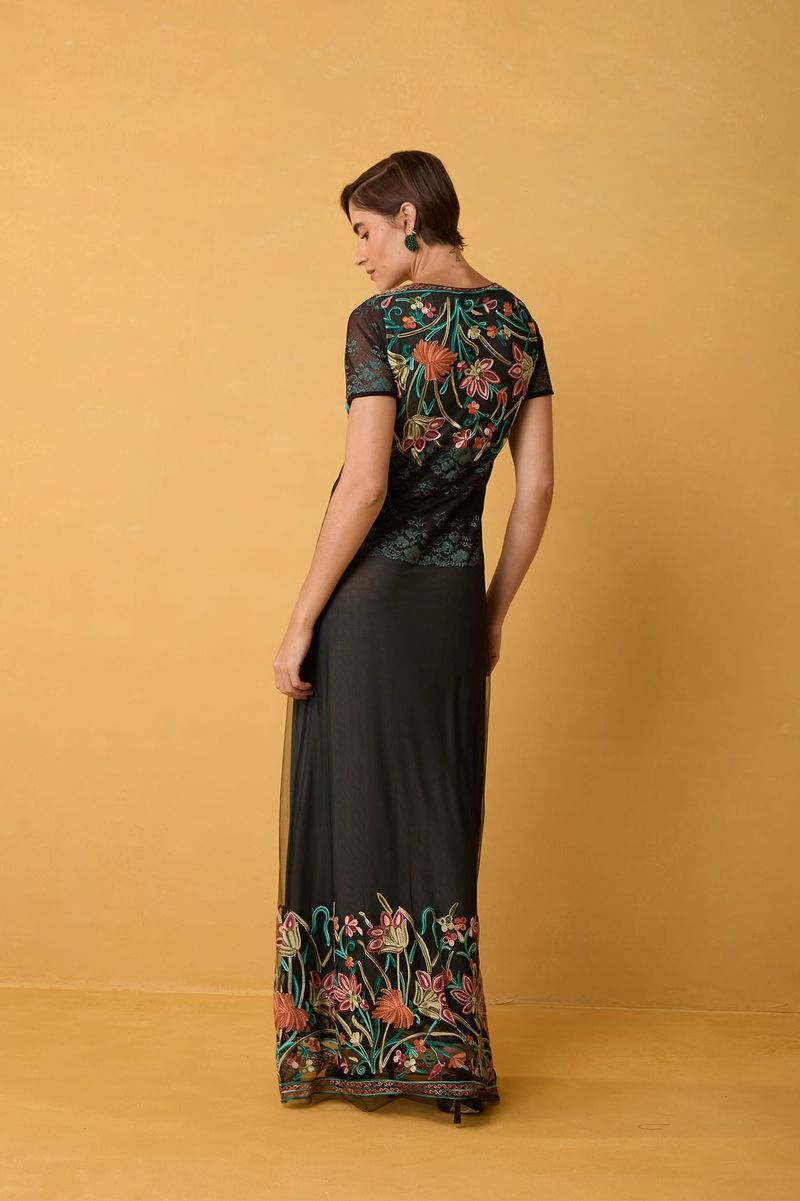 Vestido Longo de Tule Preto com Bordado Floral