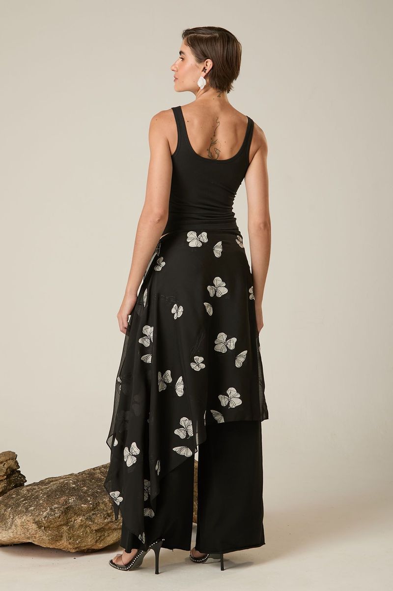 Xale de Tule Preto com Flores Bordadas Brancas